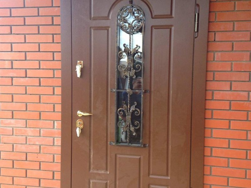 Как правильно выбрать и установить входную дверь для обеспечения безопасности вашего дома